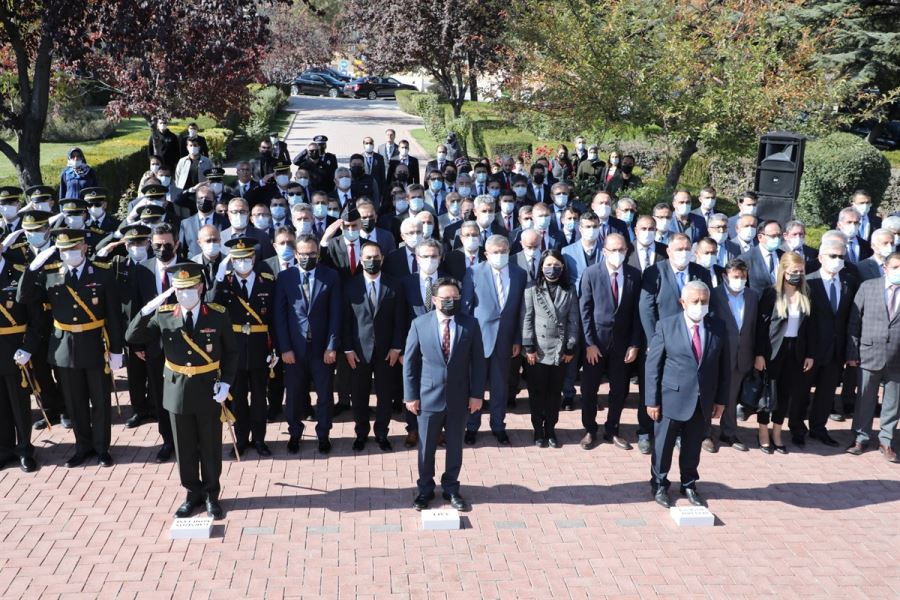 Cumhuriyetin 98. Yılı Nedeniyle Atatürk Anıtı’na çelenk sunuldu