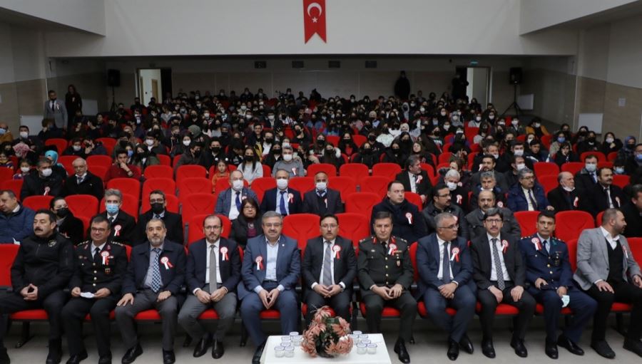 Vali Çiçek Mehmet Akif Ersoy’u anma programına katıldı