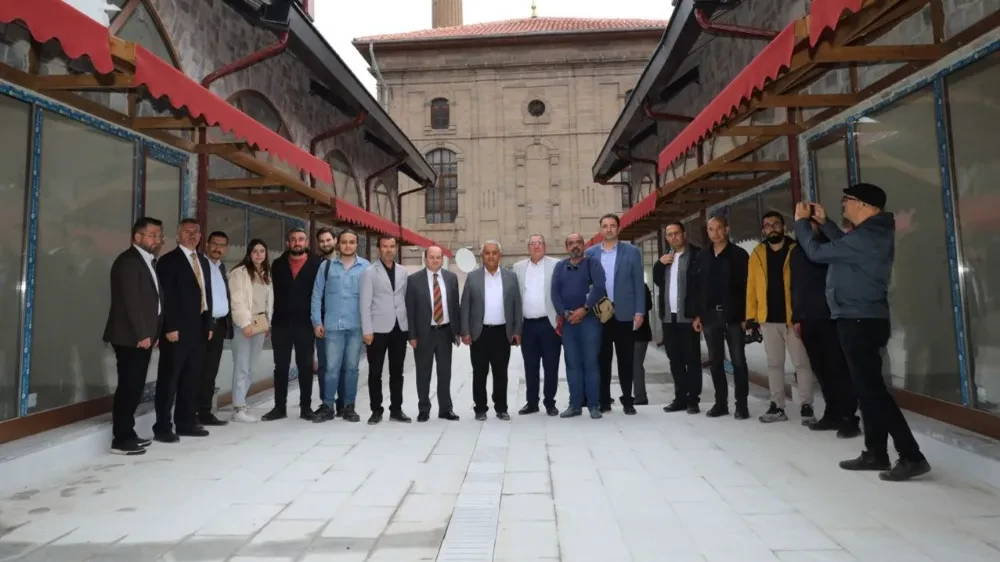 Başkan Zeybek, Basın Mensuplarına Yatırımları Gezdirdi