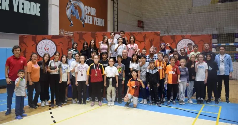 Kız Çocukları Haftası Badminton Turnuvasında Ödüller Sahiplerini Buldu