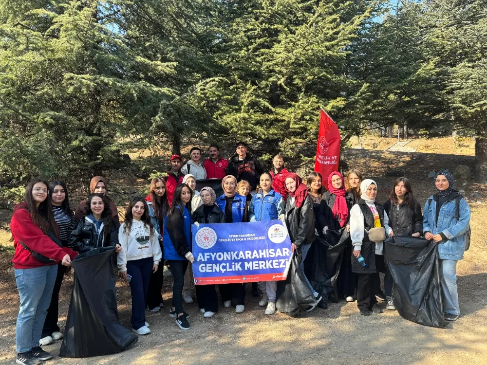 Afyonkarahisar Gençleri Erkmen’de Doğa Yürüyüşünde Çevre Bilinci Kazandı