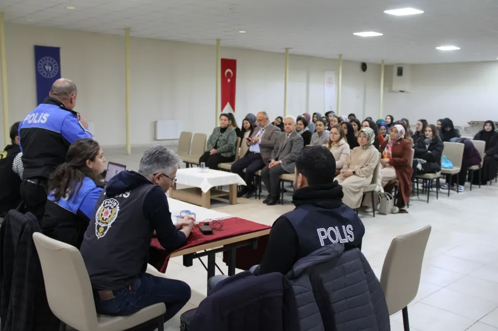 Bacım Sultan KYK Yurdunda Kız Öğrencilere Güvenlik ve KADES Eğitimi