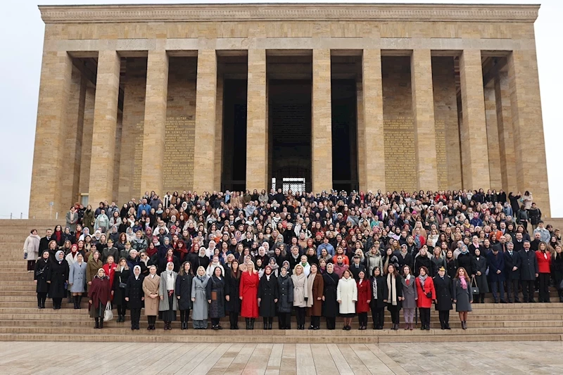 Türk Kadınının Seçme ve Seçilme Hakkının 90. Yıl Dönümünde Anıtkabir