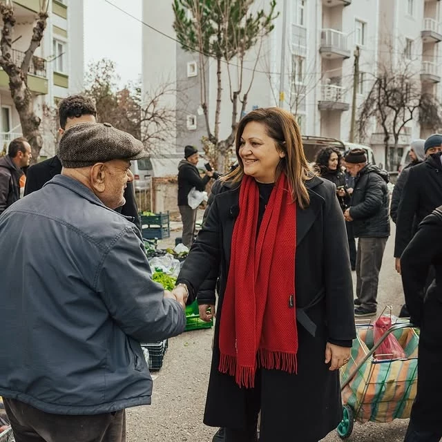 Afyonkarahisar Belediye Başkanı Burcu Köksal, Harbiş Semt Pazarını Ziyaret Etti