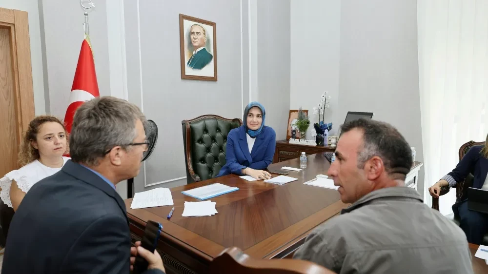 Vali Yiğitbaşı, İscehisar Halk Toplantısında Vatandaşları Dinledi