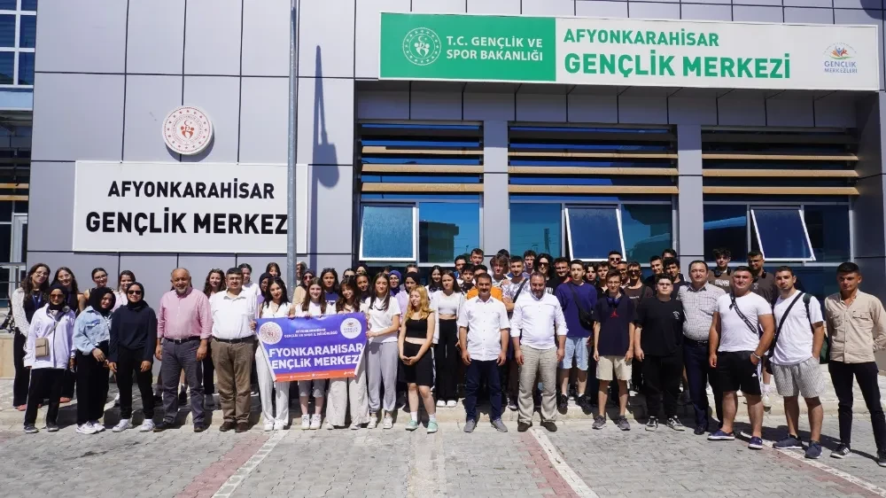  Afyonkarahisar’dan 100 Öğrenci Gençlik Kamplarına Uğurlandı