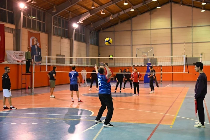 Gurbetçi Kupası Voleybol Turnuvasında Çeyrek Final Coşkusu