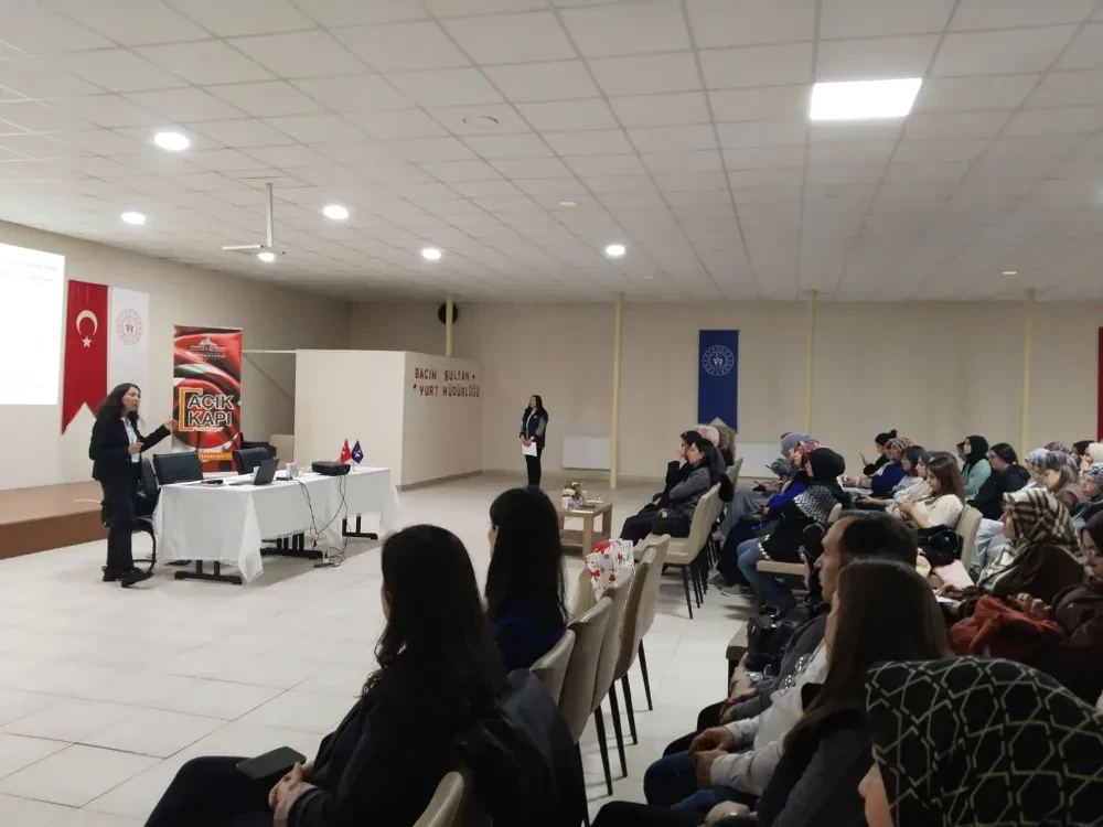 Açık Kapı Şube Müdürlüğünden Öğrencilere Eğitim Semineri