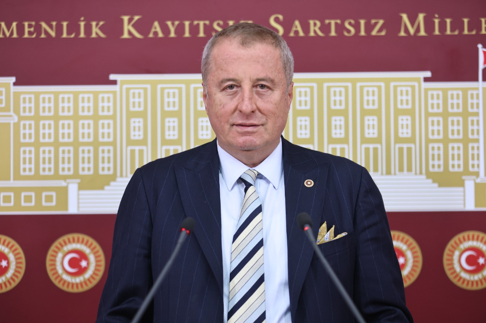 HAKAN ŞEREF OLGUN; “ATATÜRK, 19 MAYIS’I GELECEĞİN TEMİNATI OLAN GENÇLERE ARMAĞAN ETMİŞTİR”