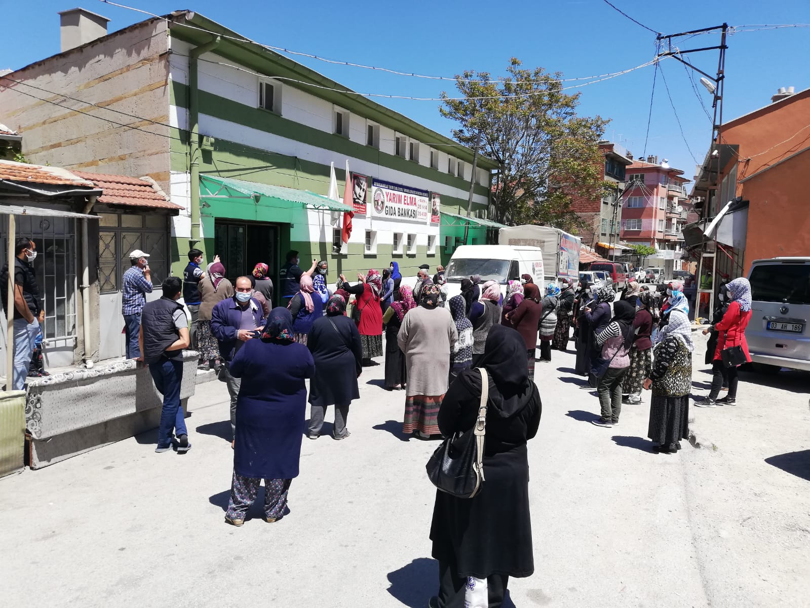 Yarım Elma dur durak bilmiyor