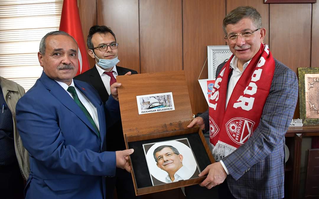 Ahmet Davutoğlu?ndan, İscehisar Belediyesi?ne ziyaret